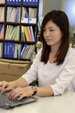 金子 里沙